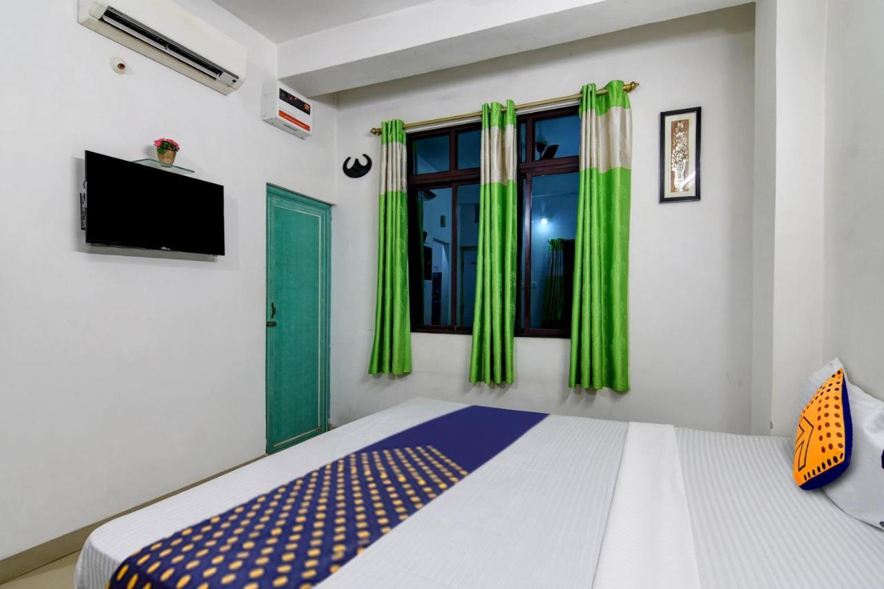 Spot On Ray Palace Hotell Puri Exteriör bild