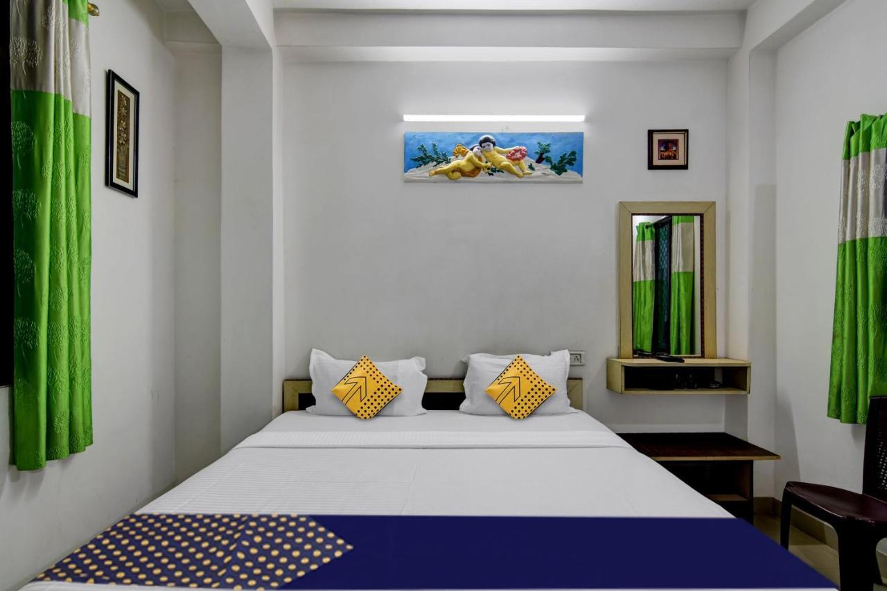 Spot On Ray Palace Hotell Puri Exteriör bild