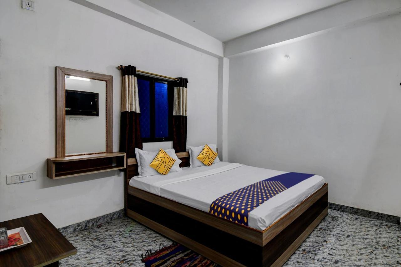 Spot On Ray Palace Hotell Puri Exteriör bild