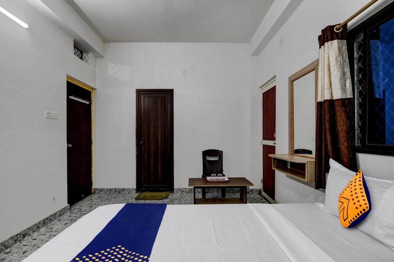 Spot On Ray Palace Hotell Puri Exteriör bild