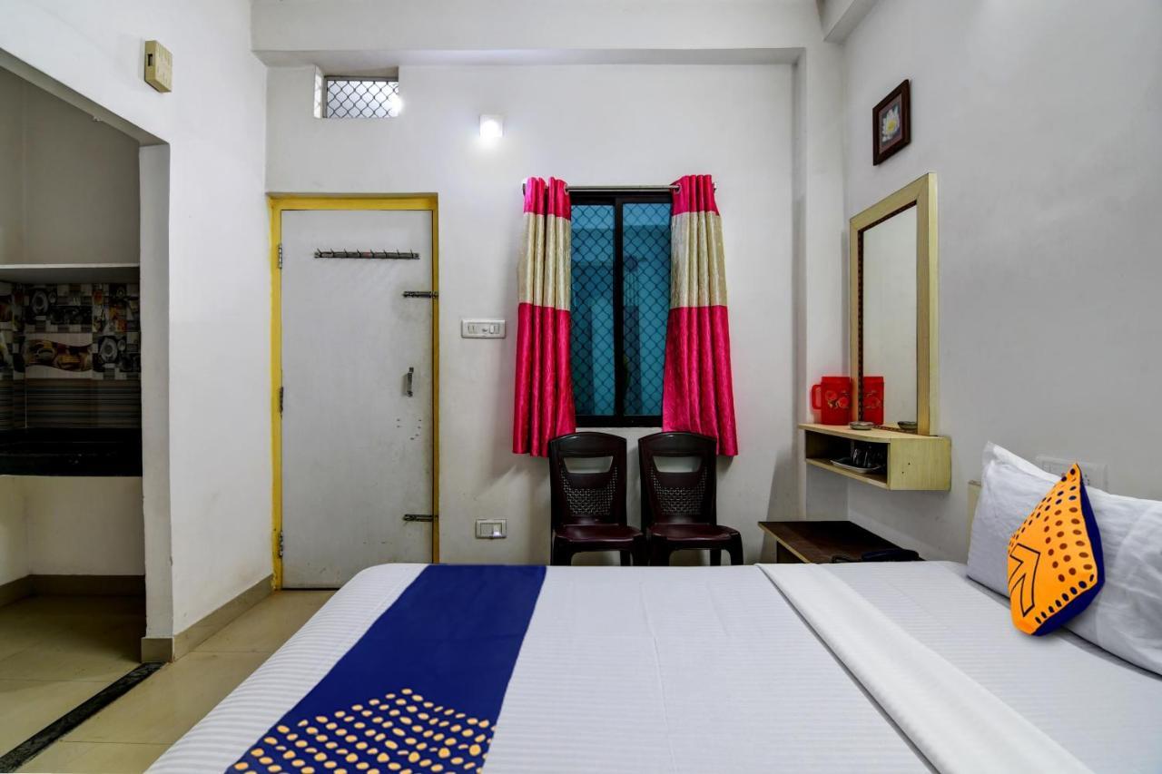 Spot On Ray Palace Hotell Puri Exteriör bild
