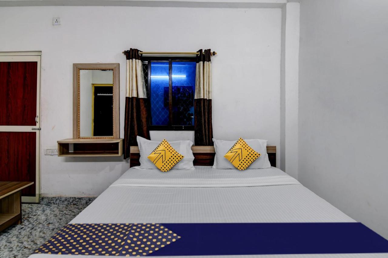 Spot On Ray Palace Hotell Puri Exteriör bild