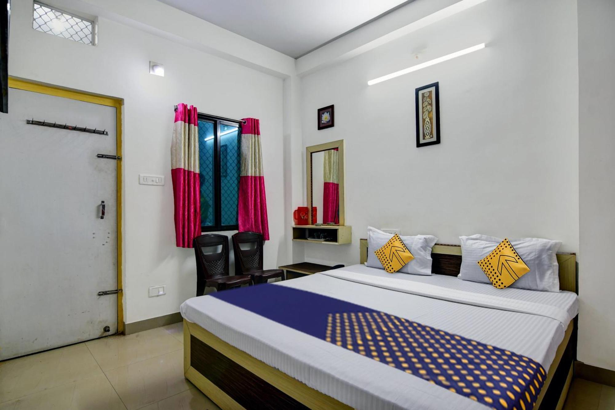 Spot On Ray Palace Hotell Puri Exteriör bild